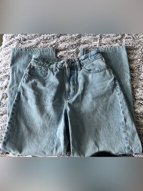 Abercrombie & Fitch Light Wash High Rise Loose Jeans
